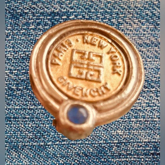 GIVENCHY  Paris New York Vintage 80s Coin Medallion earrings - Picture 2 of 8